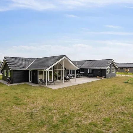 Дом отдыха Awesome In With Sauna *