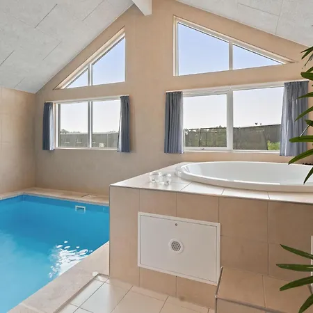 בית נופש Awesome In With Sauna *